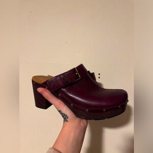 Clarks Artisan Heeled Clogs Size 9 - Like New!